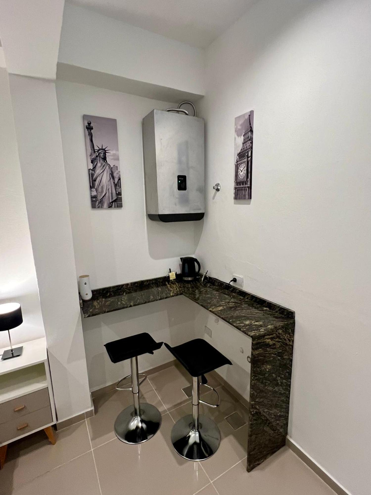 Urbana Premium Suites Apartamentos De Categoria Parking Privado - Seguridad - Sanatorio Allende - Hospital Privado - Estadio Kempes - Universidad Siglo 21 - Complejo Ferial Cordoba - Quorum - Aeropuerto Internacional Taravella Экстерьер фото